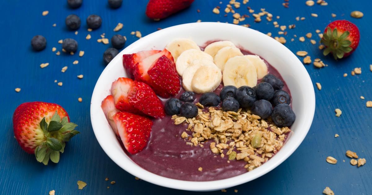 WIAW - March edition + Acai Bowl with Fruit and Granola recipe | Oh-So ...