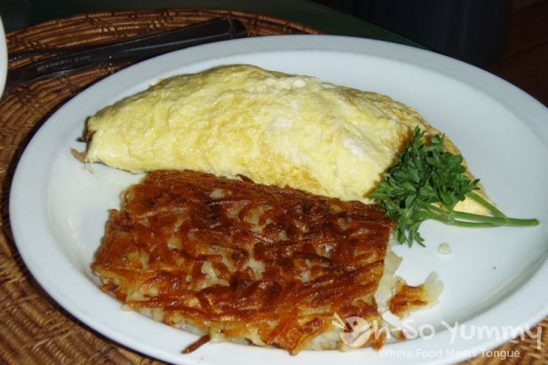 Mushroom Omelet with Cheese and Hash Browns