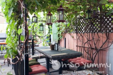 outdoor seating at Cafe 21 outdoor seating at Cafe 21