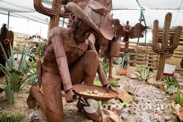 metal sculptures at San Diego Fair 2017 Where the West is Fun metal sculptures at San Diego Fair 2017 Where the West is Fun