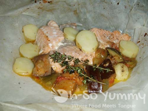 Saumon en Papillote sur lit de Ratatouille Saumon en Papillote sur lit de Ratatouille