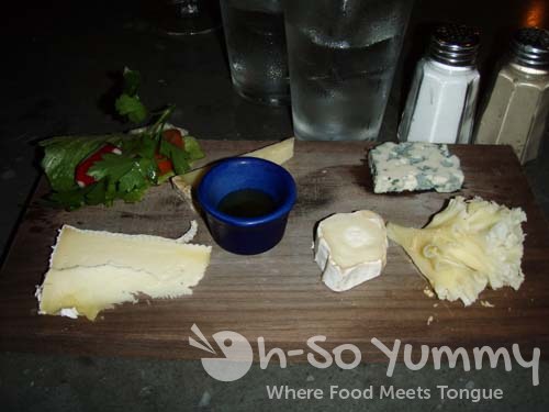 Plateau de Fromages, Miel en Cire d’Abeilles Plateau de Fromages, Miel en Cire d’Abeilles