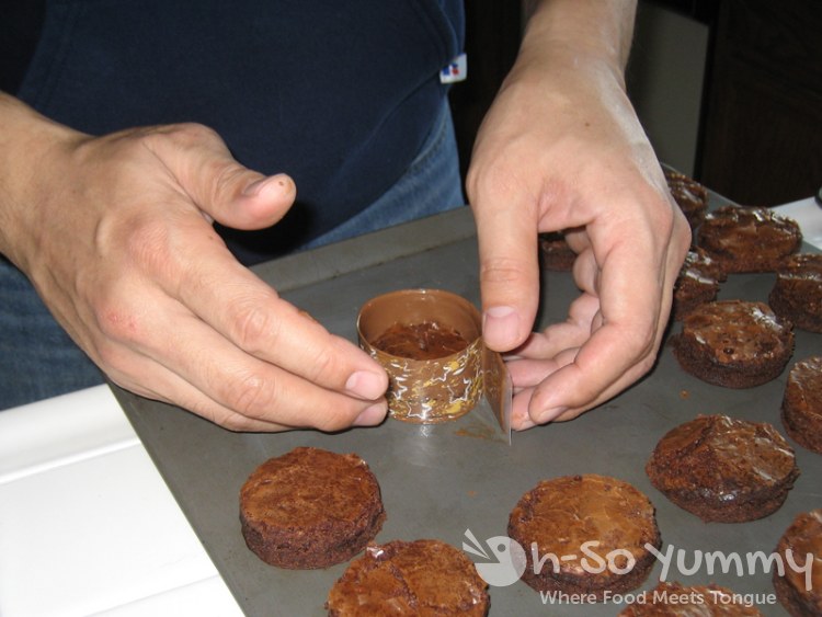 Wrapping the transfer around a brownie Wrapping the transfer around a brownie
