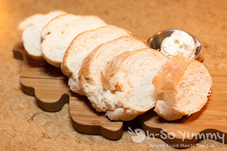 bread and butter at Kafe Sobaka Restoran Pomegranate bread and butter at Kafe Sobaka Restoran Pomegranate