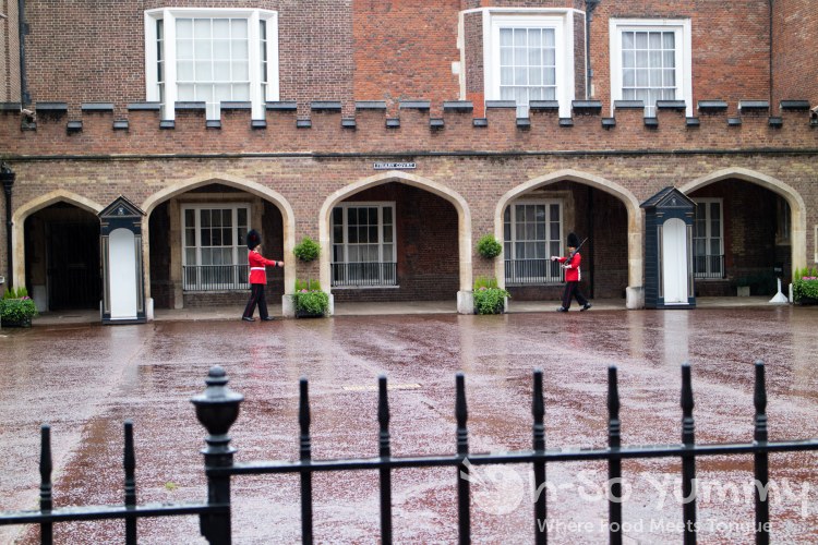 palace guards at James House in London UK palace guards at James House in London UK