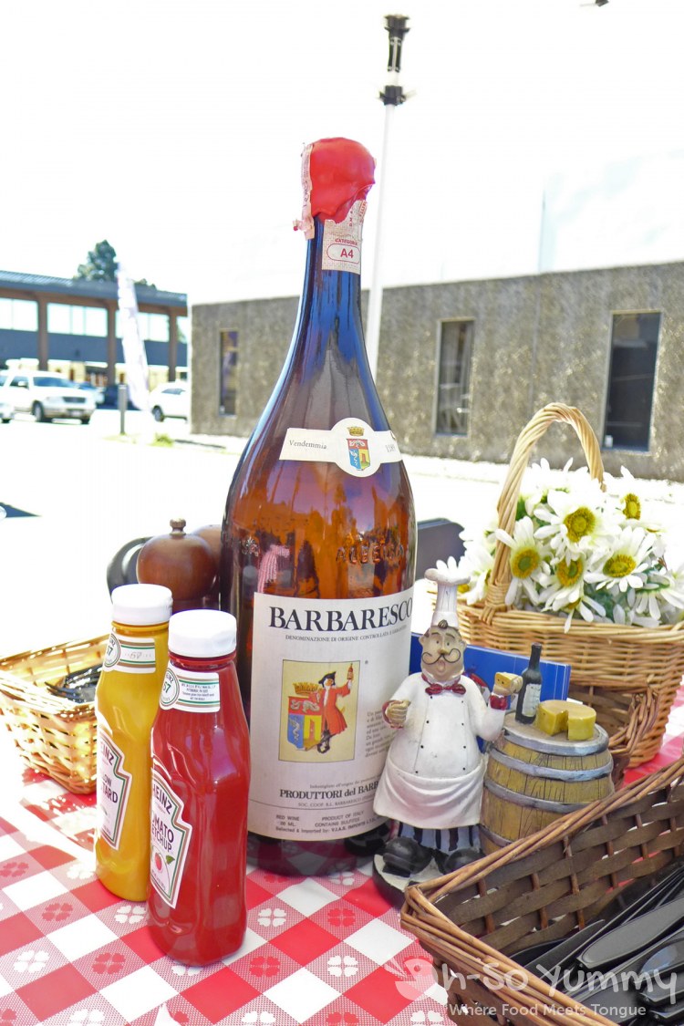 Mangia Mangia Deli - special outdoor seating table decorations Mangia Mangia Deli - special outdoor seating table decorations