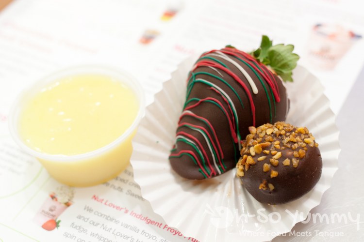 smoothie and strawberries at Edible Arrangements during Taste N Tinis smoothie and strawberries at Edible Arrangements during Taste N Tinis